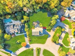 9 Tappanwood Drive, Locust Valley NY 11560