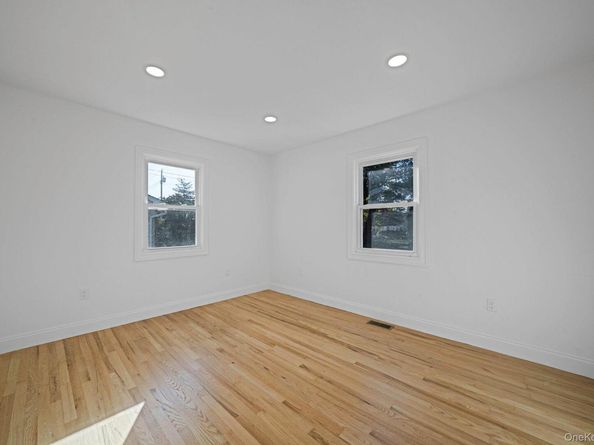 120 Cherry Drive W, Plainview NY 11803
