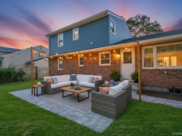 120 Cherry Drive W, Plainview NY 11803