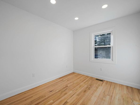 120 Cherry Drive W, Plainview NY 11803