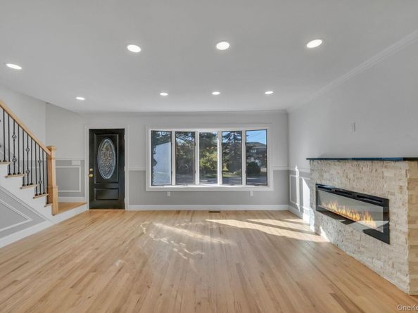 120 Cherry Drive W, Plainview NY 11803