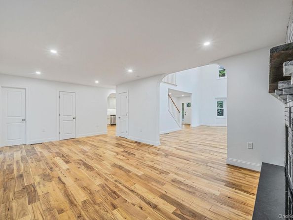 6 Connetquot Drive, Oakdale NY 11769