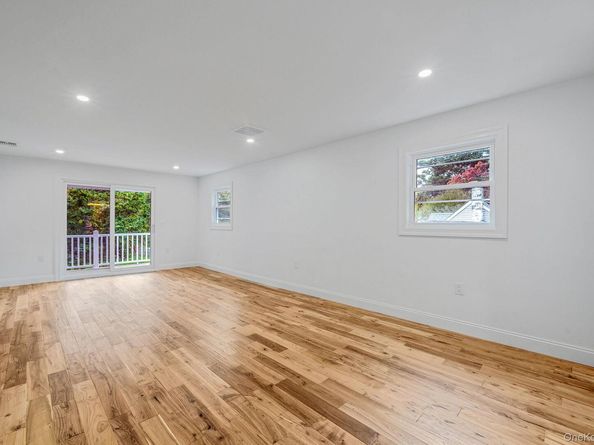 6 Connetquot Drive, Oakdale NY 11769
