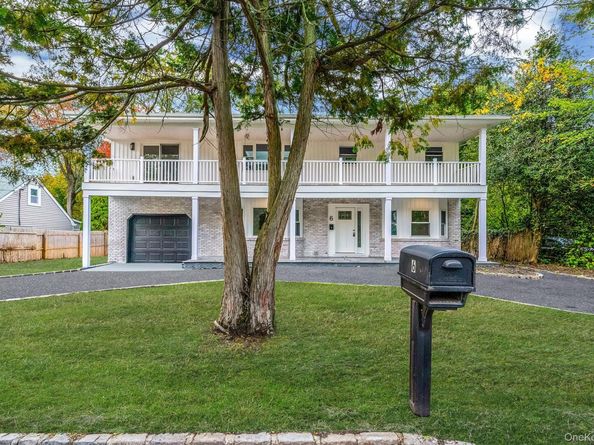 6 Connetquot Drive, Oakdale NY 11769