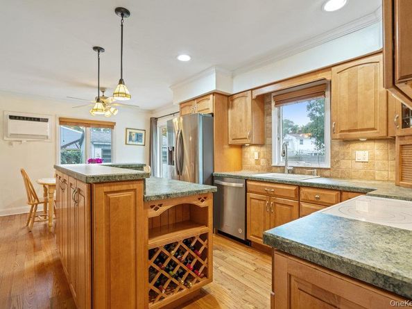 4 Windmill Lane, Mount Sinai NY 11766