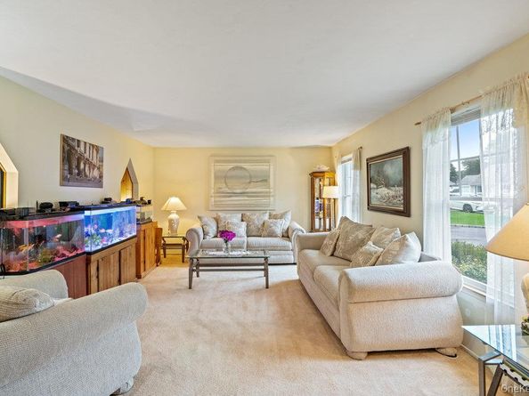 4 Windmill Lane, Mount Sinai NY 11766