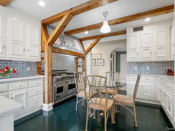290 Overlook Road, New Rochelle NY 10804
