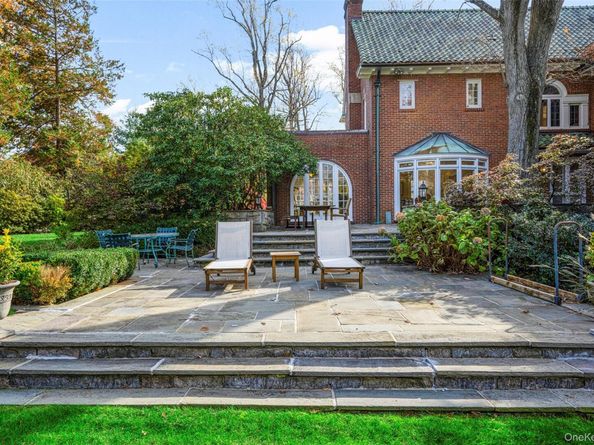 290 Overlook Road, New Rochelle NY 10804