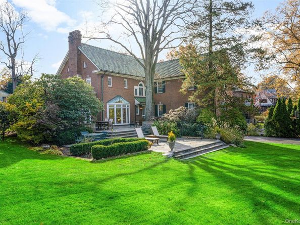 290 Overlook Road, New Rochelle NY 10804