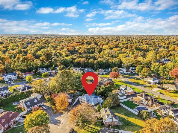 9 Dean Court, Commack NY 11725