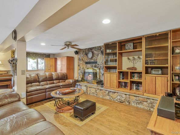 9 Dean Court, Commack NY 11725