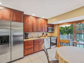 9 Dean Court, Commack NY 11725