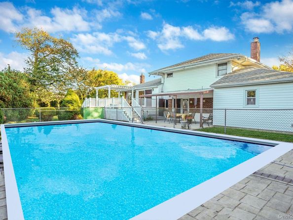 9 Dean Court, Commack NY 11725