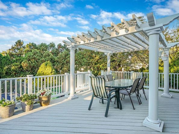 9 Dean Court, Commack NY 11725