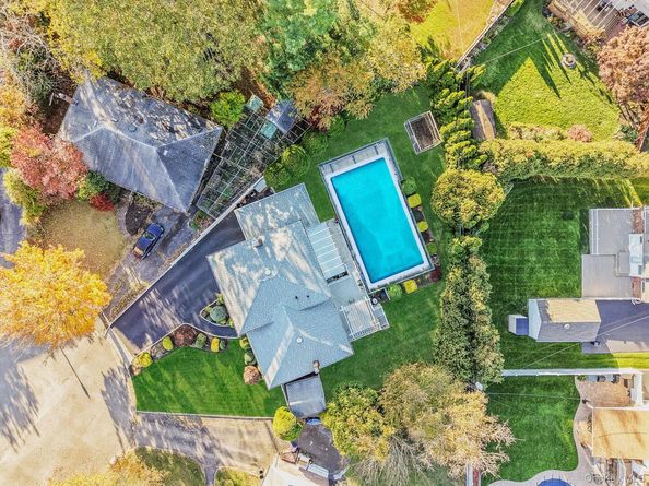 9 Dean Court, Commack NY 11725