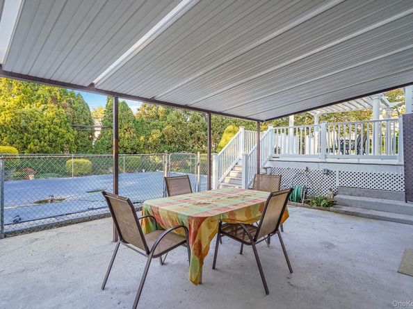 9 Dean Court, Commack NY 11725