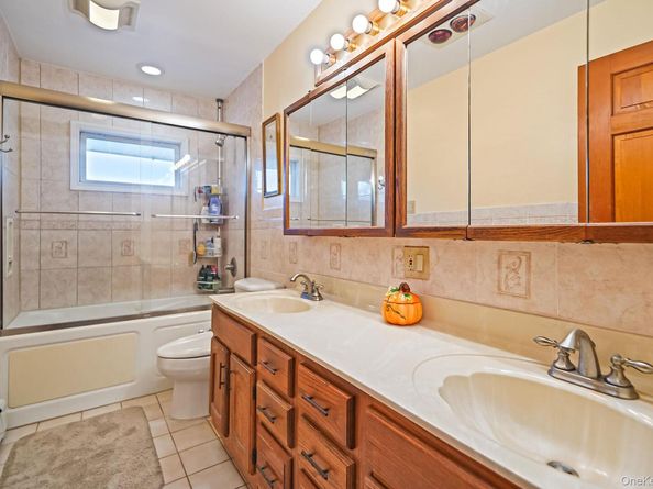 9 Dean Court, Commack NY 11725