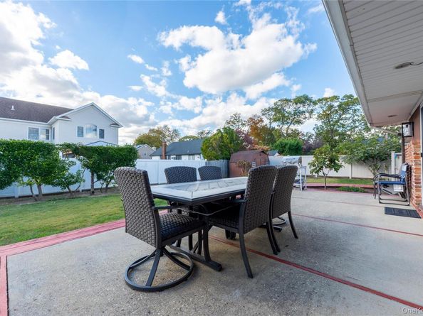 2860 Lenox Road, Oceanside NY 11572