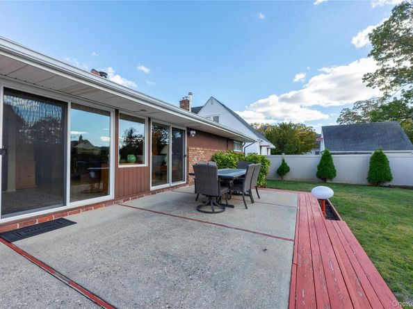 2860 Lenox Road, Oceanside NY 11572