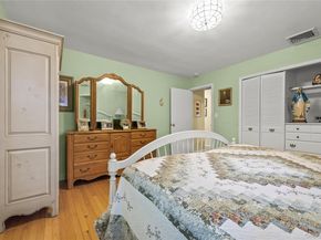 2860 Lenox Road, Oceanside NY 11572