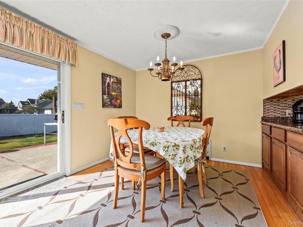 2860 Lenox Road, Oceanside NY 11572