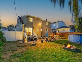 9 Riviera Parkway, Lindenhurst NY 11757