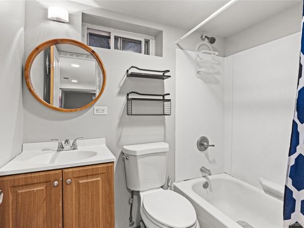 9 Riviera Parkway, Lindenhurst NY 11757