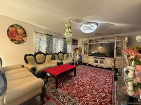 12 Hilton Court, Hicksville NY 11801