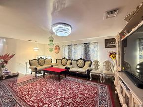 12 Hilton Court, Hicksville NY 11801