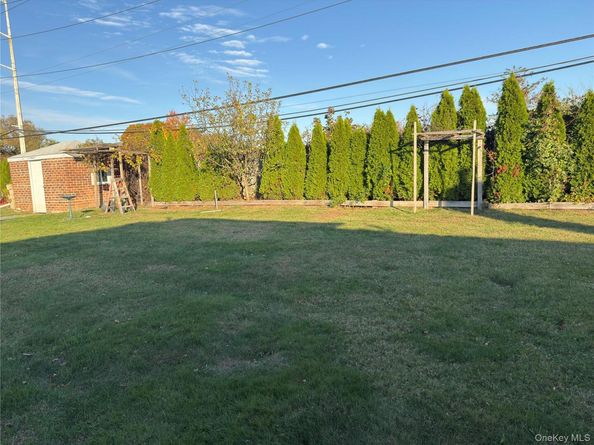 12 Hilton Court, Hicksville NY 11801