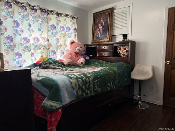 12 Hilton Court, Hicksville NY 11801