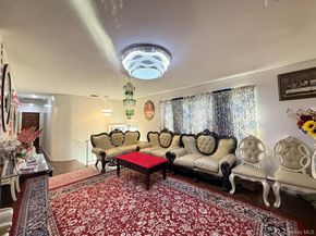 12 Hilton Court, Hicksville NY 11801