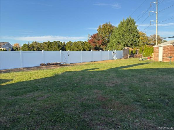 12 Hilton Court, Hicksville NY 11801