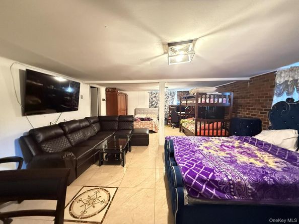 12 Hilton Court, Hicksville NY 11801