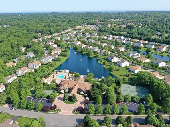 39 Hamlet Woods Drive, Saint James NY 11780
