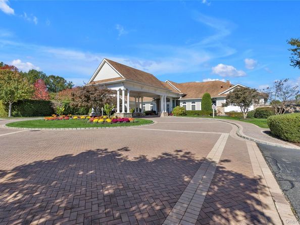 39 Hamlet Woods Drive, Saint James NY 11780