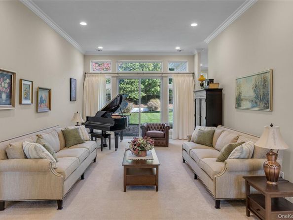 39 Hamlet Woods Drive, Saint James NY 11780