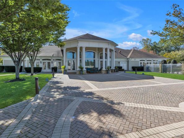 39 Hamlet Woods Drive, Saint James NY 11780