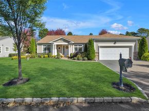 39 Hamlet Woods Drive, Saint James NY 11780