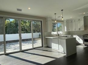 7 Crescent Cove Drive, Seaford NY 11783