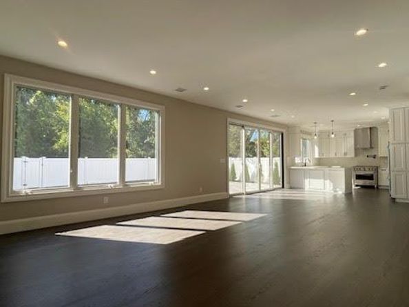 7 Crescent Cove Drive, Seaford NY 11783