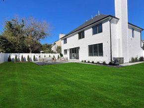 7 Crescent Cove Drive, Seaford NY 11783