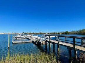 7 Crescent Cove Drive, Seaford NY 11783