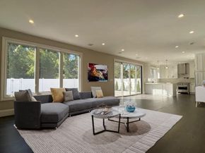 7 Crescent Cove Drive, Seaford NY 11783