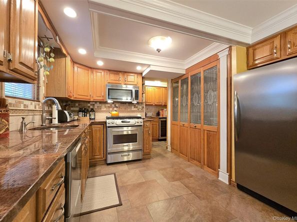 8 Stalker Lane, Setauket NY 11733