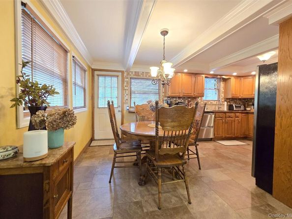 8 Stalker Lane, Setauket NY 11733