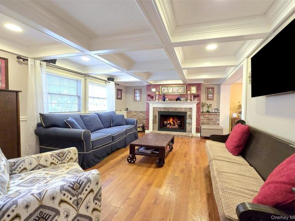 8 Stalker Lane, Setauket NY 11733