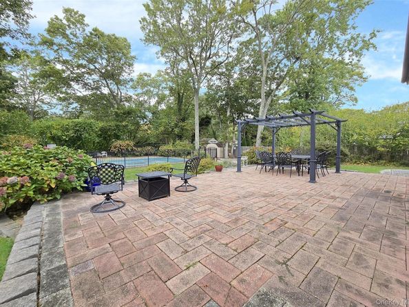 8 Stalker Lane, Setauket NY 11733