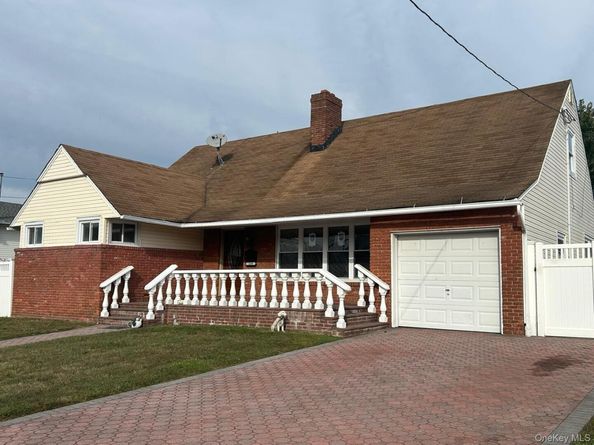 209 Nassau Avenue, Freeport NY 11520