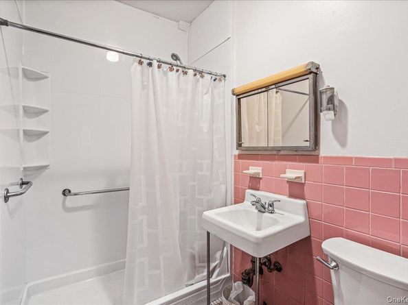 5523 Van Cleef Street, Flushing NY 11368